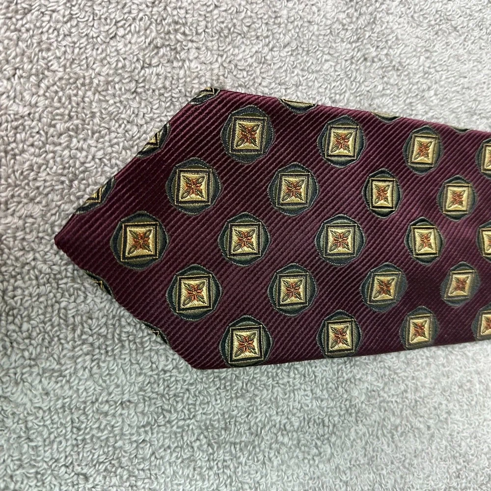 JZ Richards Mens Silk Tie Burgundy Medallion Handmade USA Wilsons 58.5in